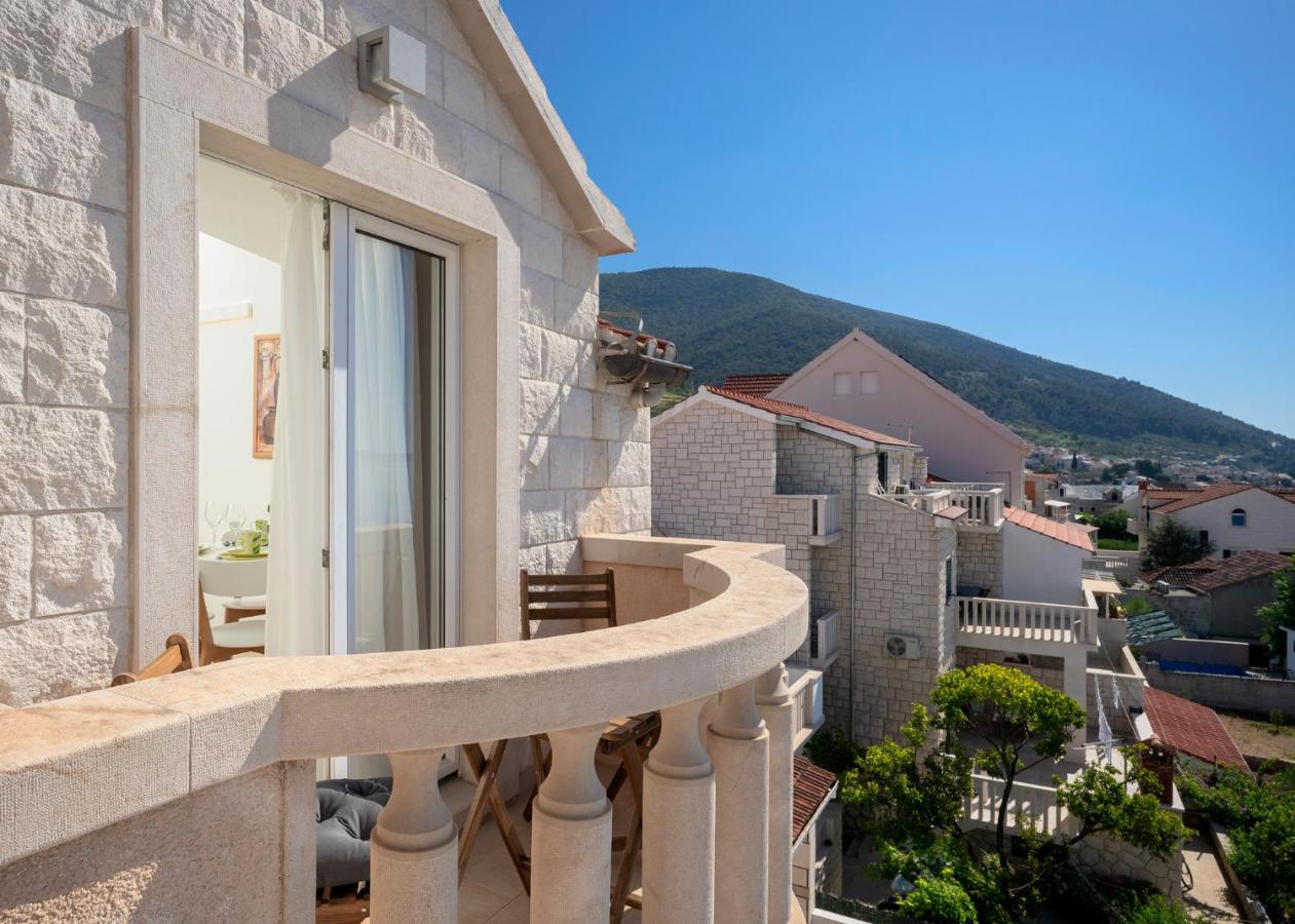 Hektorovic Poolside Apartments Бол Экстерьер фото