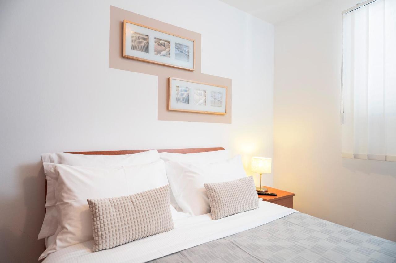 Hektorovic Poolside Apartments Бол Экстерьер фото